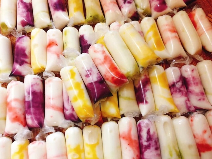 Sữa chua xanh đỏ 15 ngàn đồng/kg, rao hàng xịn bán rẻ ê hề - 1