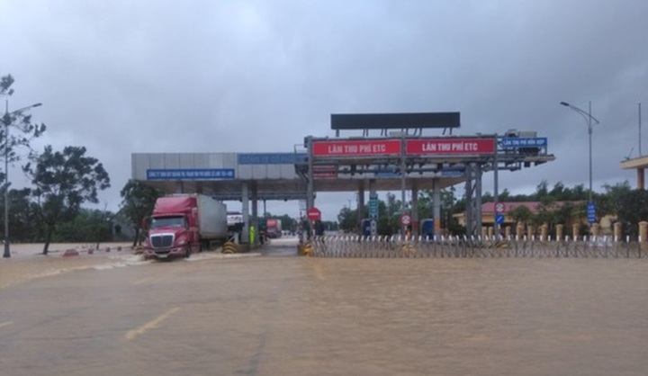 Tạm dừng thu phí quốc lộ 1 đoạn qua Quảng Trị - 1