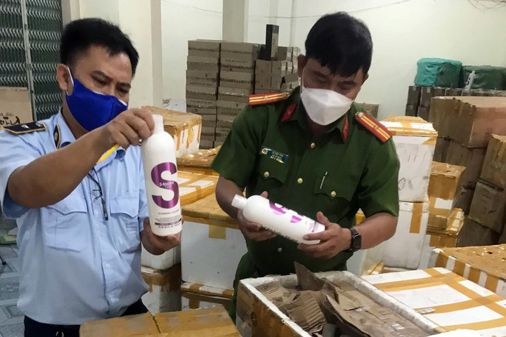 Tạm giữ hàng loạt sản phẩm làm đẹp trị giá hơn một tỷ đồng - 1