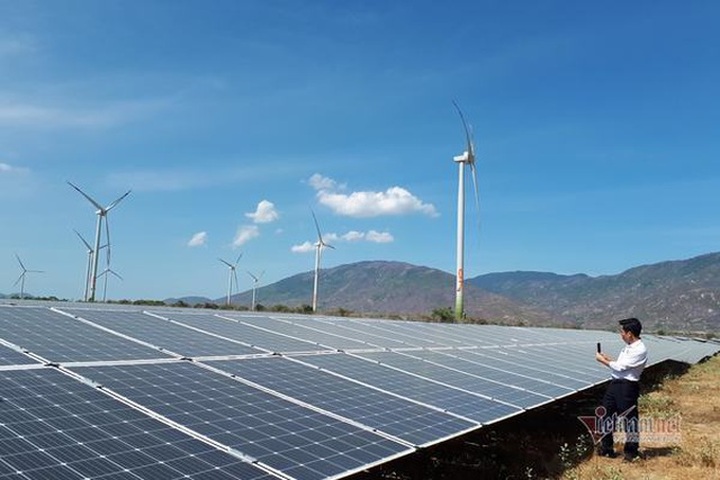 Tấm pin phơi bò một nắng: Kiểm soát chặt biến rác hại thành tiền - 1