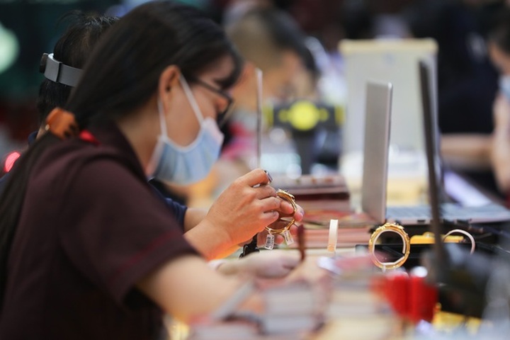 Tăng ngược chiều thế giới, giá vàng SJC cao hơn 3 triệu đồng/lượng - 1