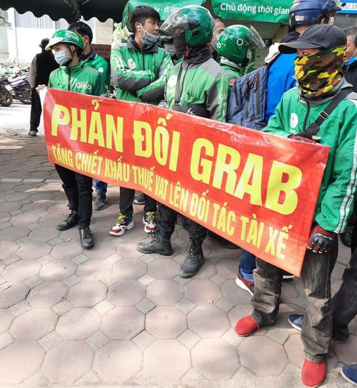 Tắt ứng dụng, hàng trăm tài xế Grab đình công phản đối tăng chiết khấu - 2