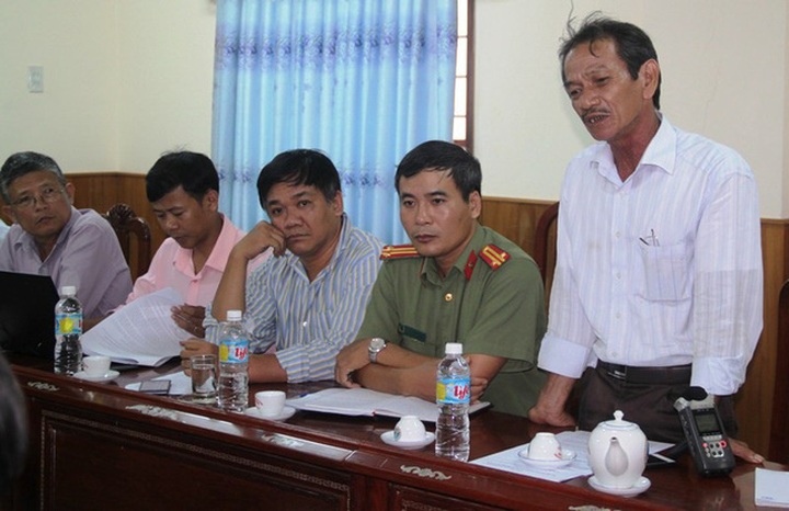 5 ngư dân đóng mới tàu vỏ thép tại Công ty TNHH Đại Nguyên Dương vô cùng mệt mỏi vì đến nay công ty chưa bồi thường hết thiệt hại.