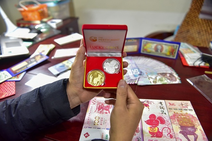 Tết Canh Tý: Khách chịu chơi, đua nhau đi săn tiền in hình con chuột - 11