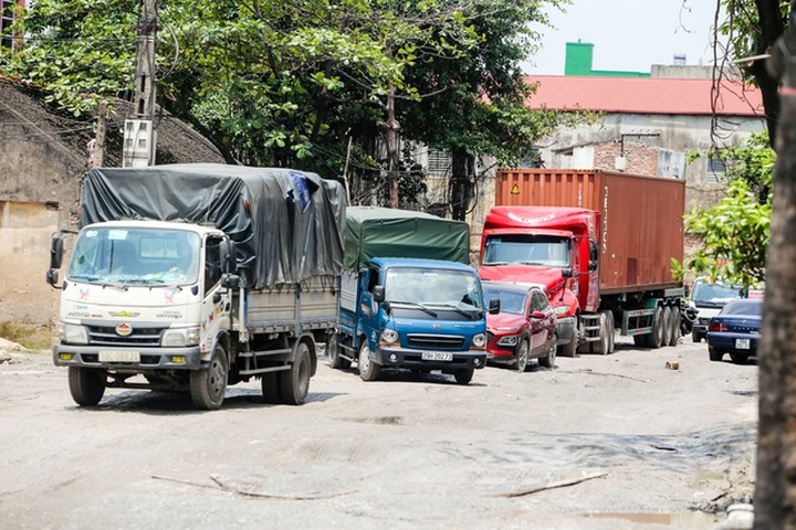 Thảm cảnh vừa bụi vừa lầy trên con đường đại gia ở Hà Nội - 9