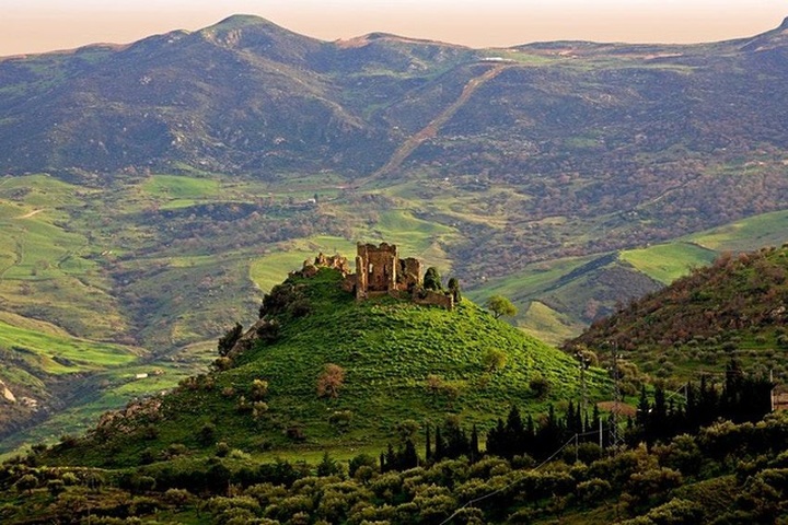 Thị trấn rao bán nhà chỉ 28 nghìn đồng, tặng kèm tiền khủng cho ai đến ở - 2