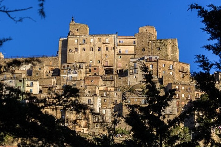 Thị trấn rao bán nhà chỉ 28 nghìn đồng, tặng kèm tiền khủng cho ai đến ở - 3