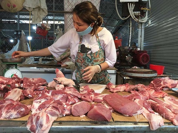 Thịt lợn cao chót vót, dân bớt khẩu phần, chợ ế chưa từng có - 1