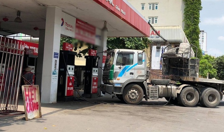 Thua lỗ lớn, doanh nghiệp có xu hướng giảm sản lượng xăng dầu bán ra - 1