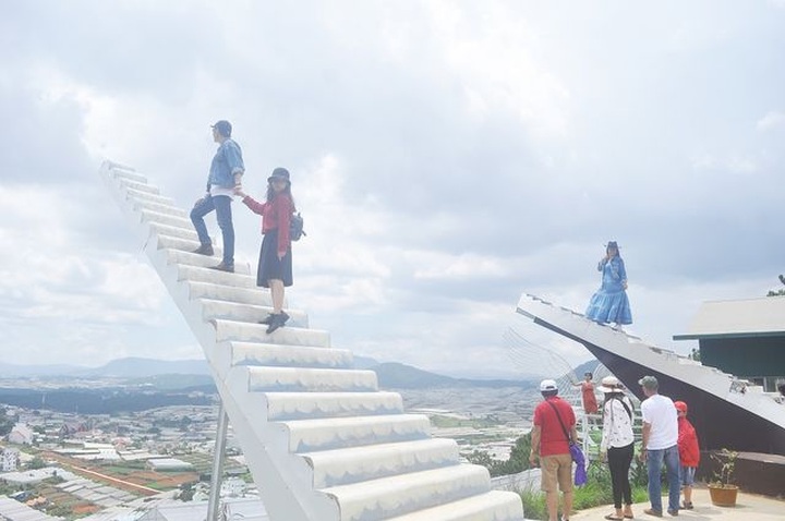 Thực hư thông tin buộc tháo dỡ ‘Nấc thang thiên đường’ ở Đà Lạt - 1