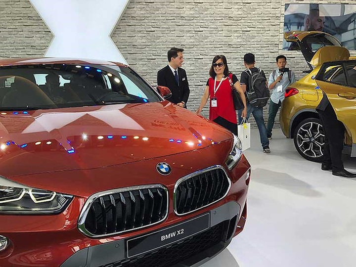 
Người tiêu dùng đang kỳ vọng giá xe sang, siêu sang sẽ giảm khi thuế về 0%. Ảnh: QH
