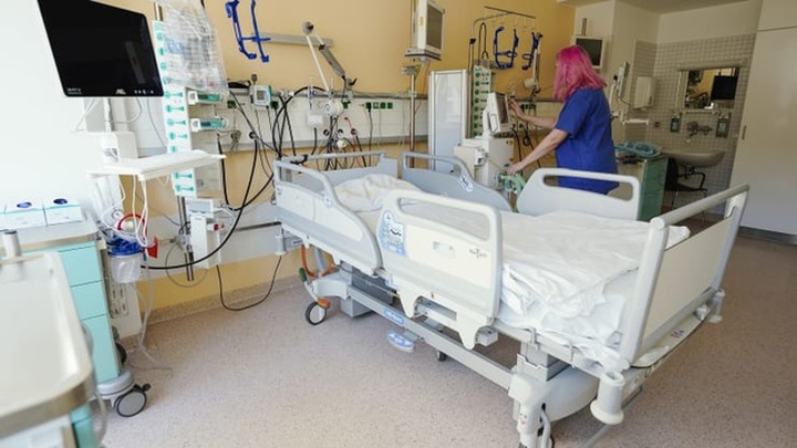 Thuế quan với Trung Quốc khiến Mỹ trả giá đắt với cuộc chiến chống Covid-19 - 1