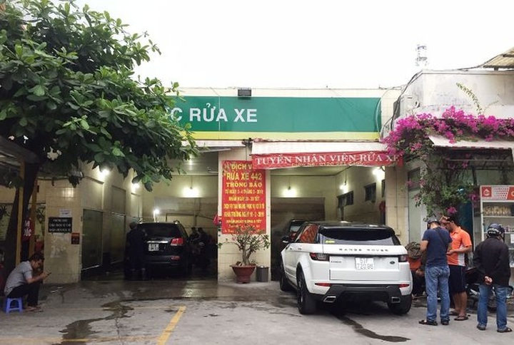 Tiệm rửa xe “hốt bạc dịp cận Tết, mỗi ngày “bỏ túi” 5 triệu đồng - 4