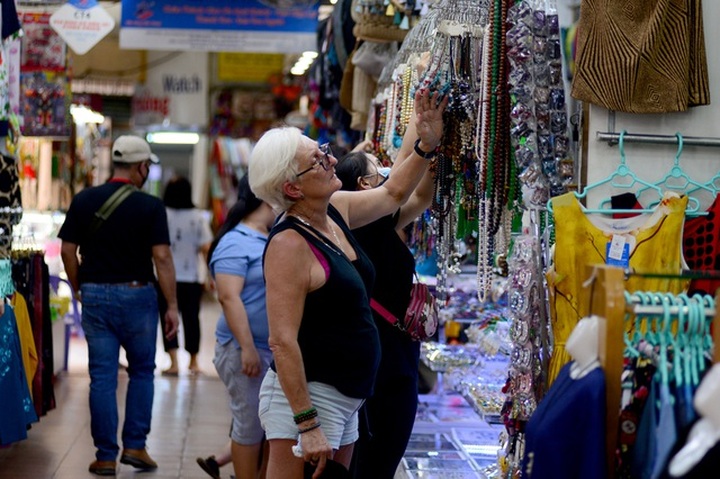 Chợ Bến Thành ế ẩm.jpg