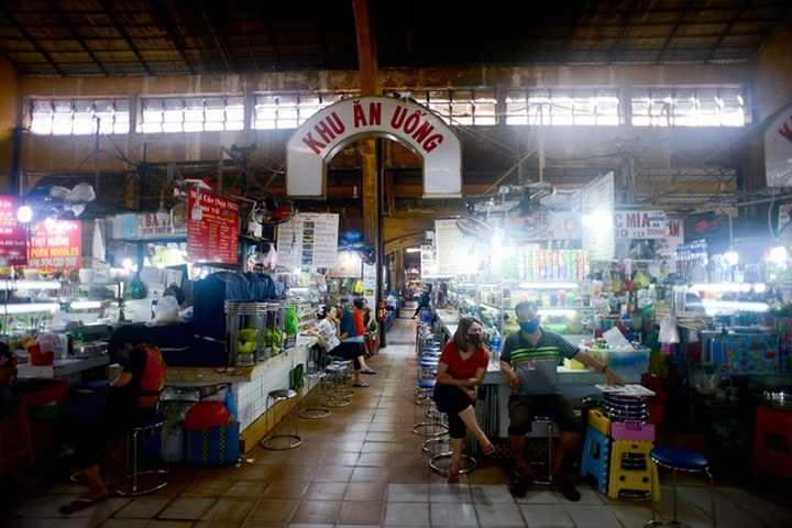 Chợ Bến Thành ế ẩm.jpg