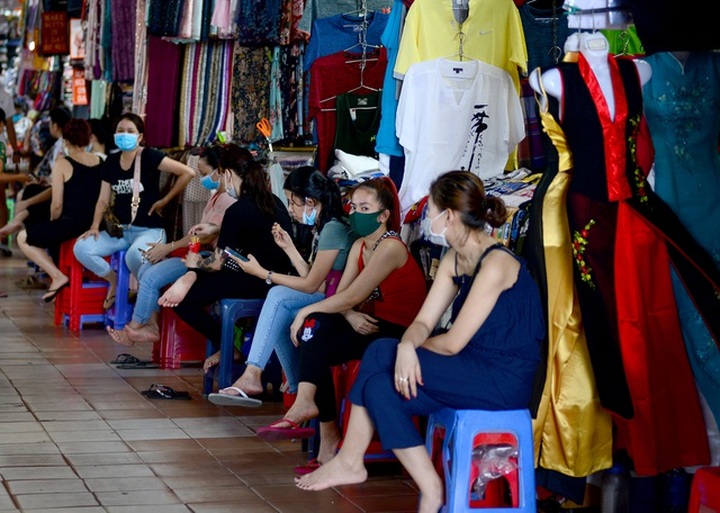 Chợ Bến Thành ế ẩm.jpg