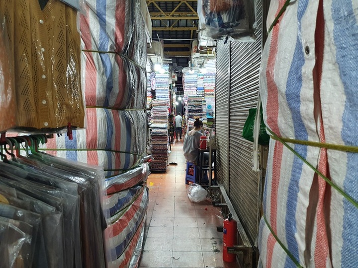 Tiểu thương Sài Gòn vật lộn với dịch dã: Hơn 50 năm chưa từng ế như vậy - 4