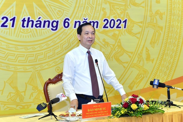 Tín dụng tăng cao, tiền chảy vào chứng khoán, bất động sản thế nào? - 1