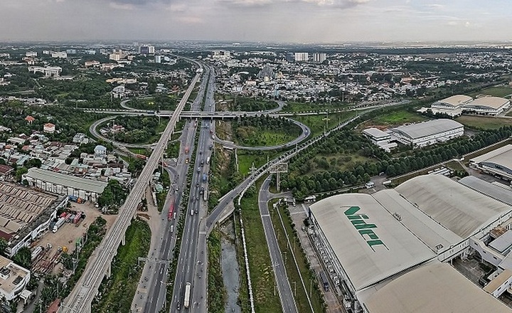 Tỉnh táo khi ôm đất làng chờ... lên phố - 1