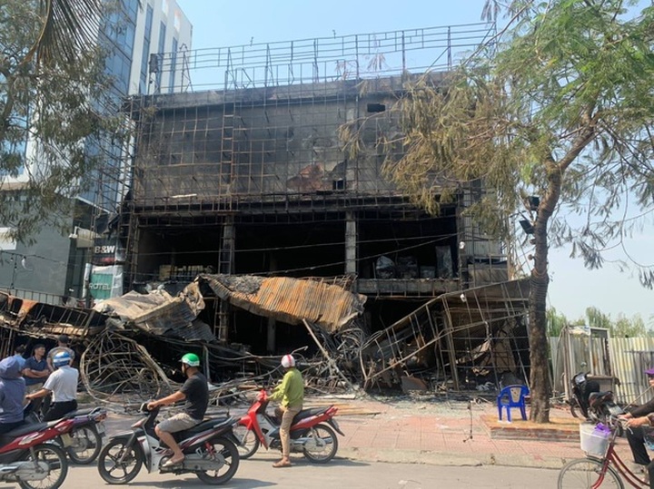 Toàn bộ siêu thị điện máy tan hoang sau vụ hỏa hoạn - 1