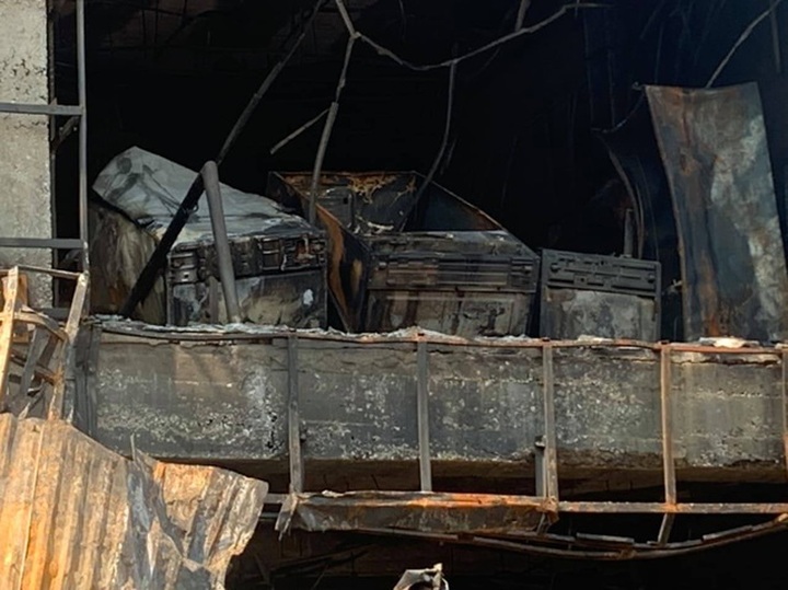 Toàn bộ siêu thị điện máy tan hoang sau vụ hỏa hoạn - 4