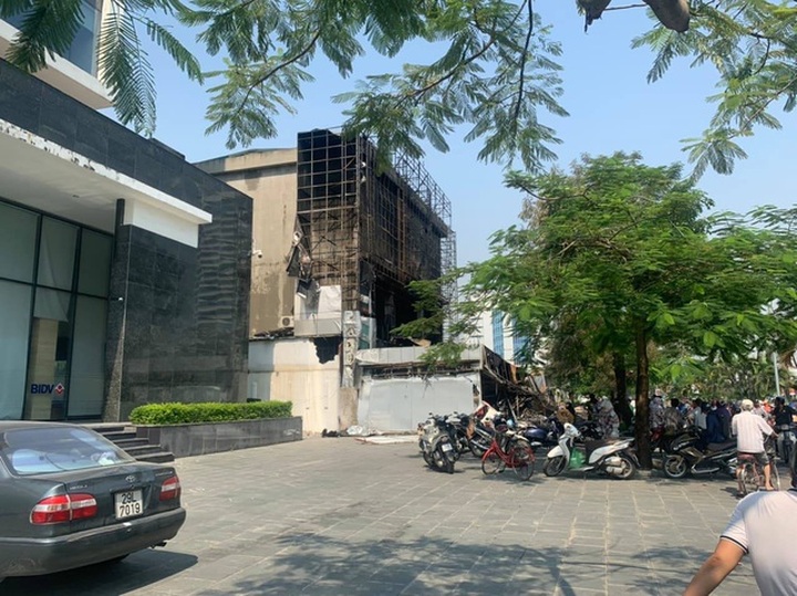 Toàn bộ siêu thị điện máy tan hoang sau vụ hỏa hoạn - 5