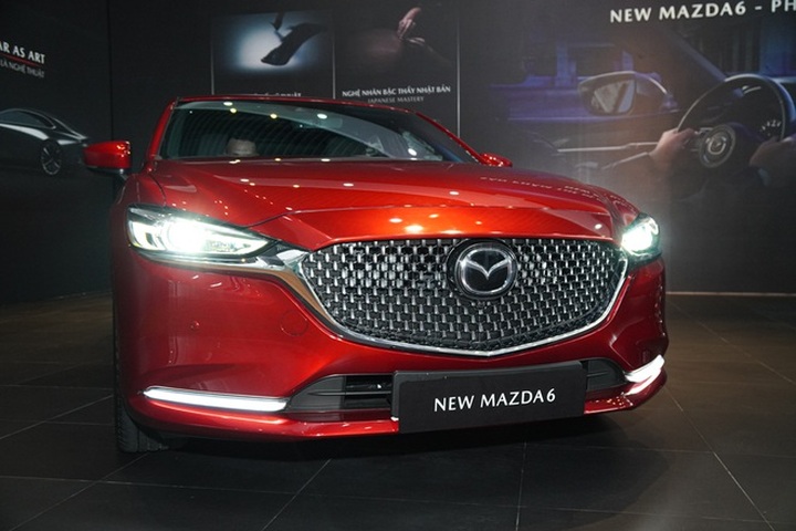 Toyota Camry áp đảo đối thủ trong phân khúc sedan hạng D tại Việt Nam - 2