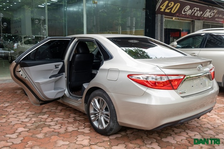 Toyota Camry nhập Mỹ 5 năm tuổi vẫn có giá ngang Camry 2.5Q đập hộp - 2