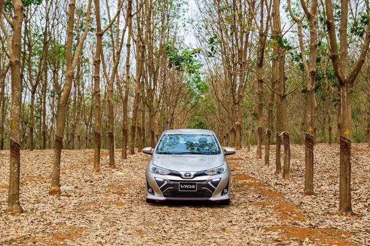 Toyota Vios là xe bán chạy nhất tháng 8, bỏ xa đối thủ bất chấp tháng ngâu - 1