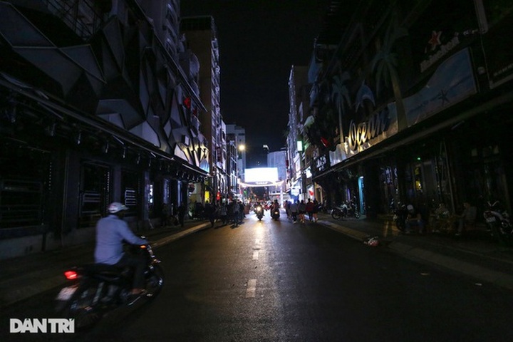 TPHCM công bố 14 nhóm hoạt động được mở lại từ 18h chiều nay - 3