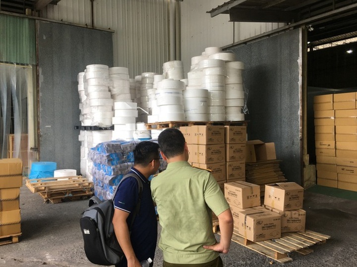 TPHCM: Đột nhập kho khẩu trang 3M giả thương hiệu Mỹ cực khủng - 5