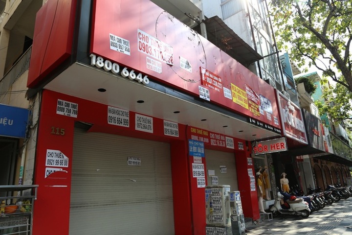 TP.HCM: Hàng loạt cửa hàng vị trí đất vàng đóng cửa, trả mặt bằng - 6