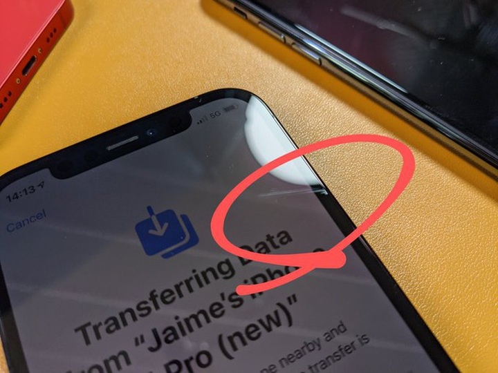Trang bị mặt kính siêu bền, màn hình iPhone 12 vẫn dễ bị trầy xước - 2