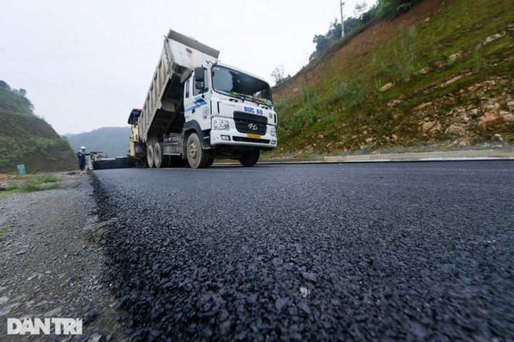 Tuyến đường nối Lào Cai - Sapa hơn 2.500 tỷ đồng gấp rút hoàn thiện - 5