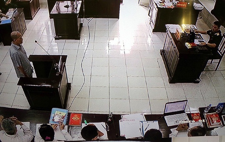 Bị cáo Đinh Ngọc Hệ tại phiên xử sáng nay (30/7)