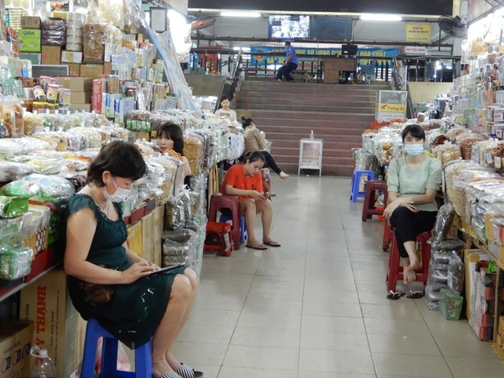 Vắng khách du lịch, nhiều tiểu thương đóng sạp nghỉ bán vì ế ẩm - 3