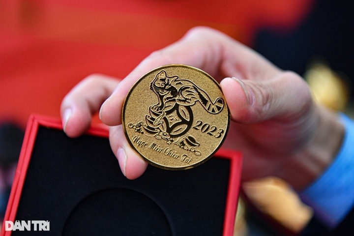 Vàng trong nước ngược chiều thế giới, mất mốc 67 triệu đồng/lượng - 1