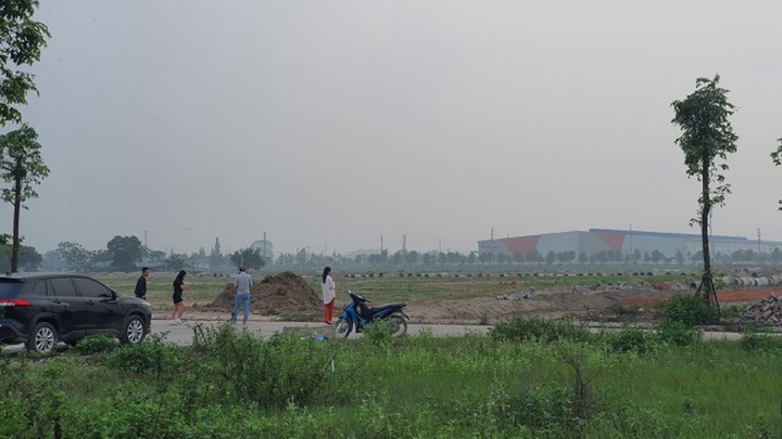 Vén màn thuê xe chở khách đi xem đất: Cú lừa siêu hạng của sàn bất động sản - 1