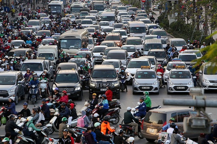 Vì sao ô tô nhập rộng cửa bứt phá, xe trong nước lại mắc kẹt? - 2
