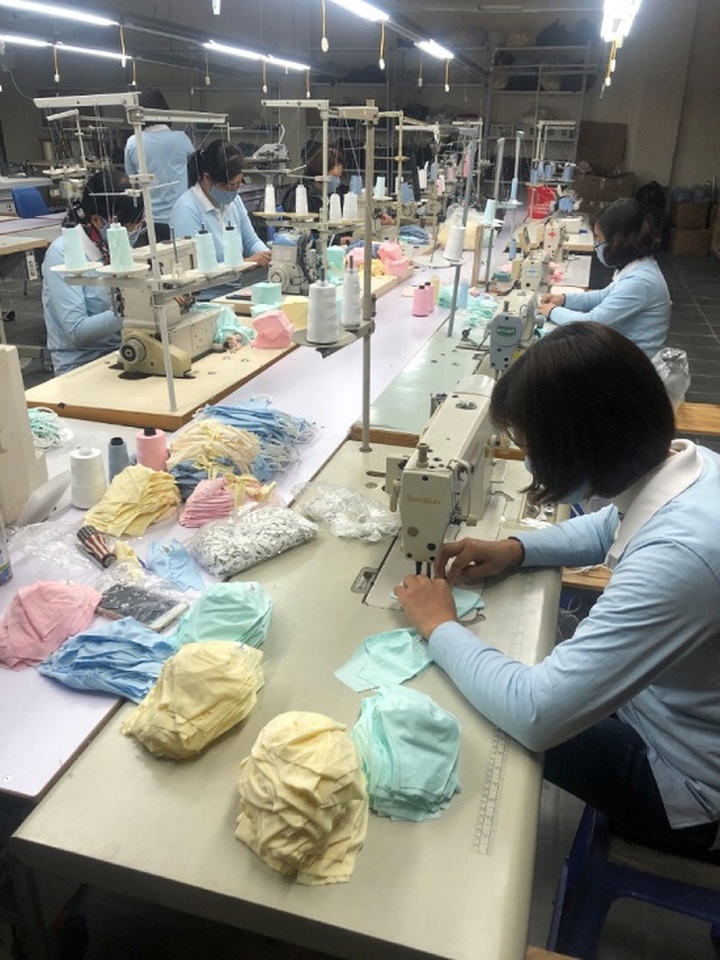 Việt Nam có thể là đại công xưởng khẩu trang của thế giới - 1
