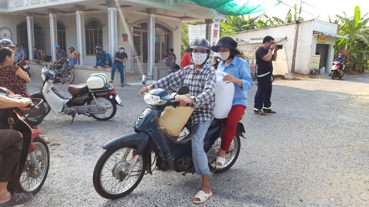 Vĩnh Long: Điều xe chữa cháy cấp nước sạch cho người dân vùng mặn - 4