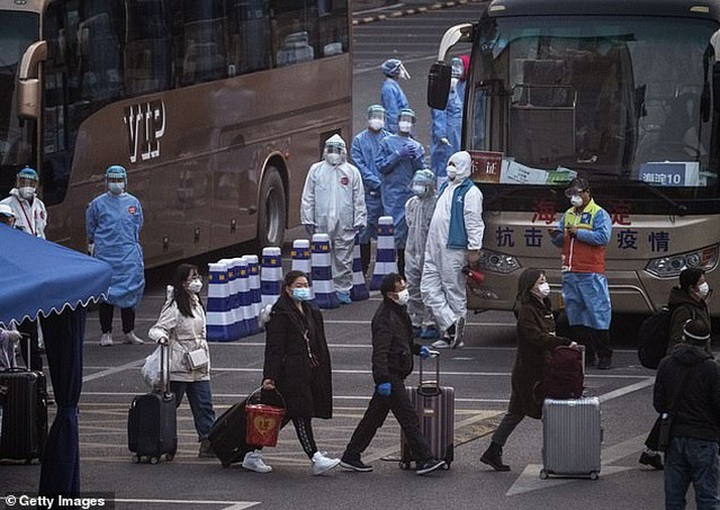 Virus corona đẩy nền kinh tế Trung Quốc giảm mạnh nhất trong 60 năm - 1