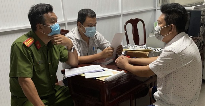 Vụ 2 ô tô trùng biển số: Sốc với lý do dùng biển giả của chủ xe Ford - 3