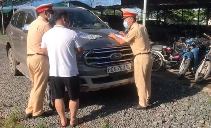 Vụ 2 ô tô trùng biển số: Sốc với lý do dùng biển giả của chủ xe Ford - 5