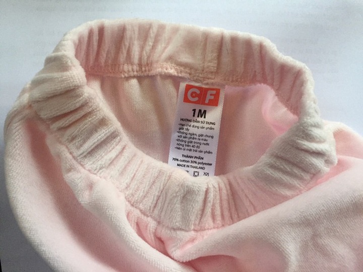 Trên sản phẩm chỉ có phần tem nhãn phụ. Ảnh: Đại Việt