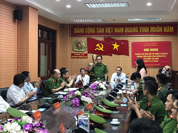 Vụ cướp ngân hàng BIDV: Kẻ chủ mưu rải tiền xuống đường để tẩu thoát - 1