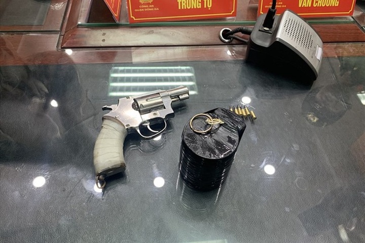 Vụ cướp ngân hàng BIDV: Kẻ chủ mưu rải tiền xuống đường để tẩu thoát - 2