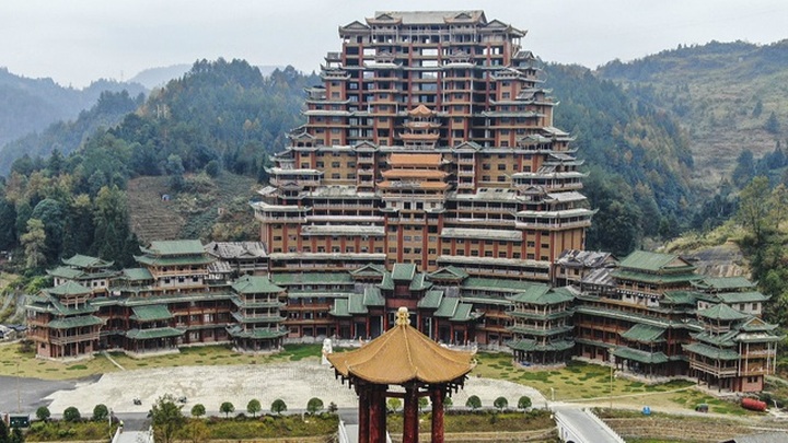 Vừa thoát nghèo, huyện Trung Quốc lại chi 100 triệu USD xây trường học - 3