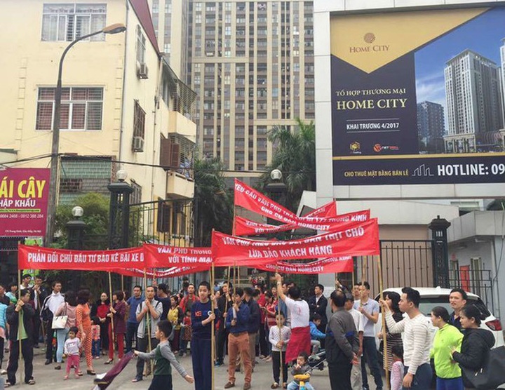 Thực tế nhiều dự án không như quảng cáo khiến cư dân xuống đường