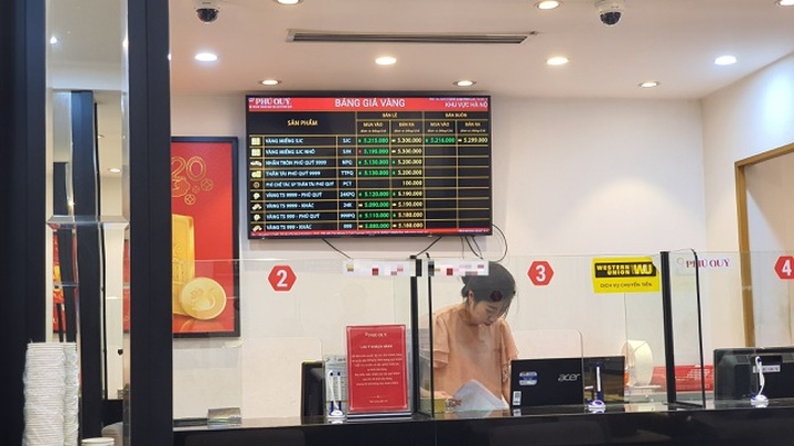 Xách bao tiền đi mua vàng, cửa hàng xin nợ vàng vì bị khách “vét” sạch - 7
